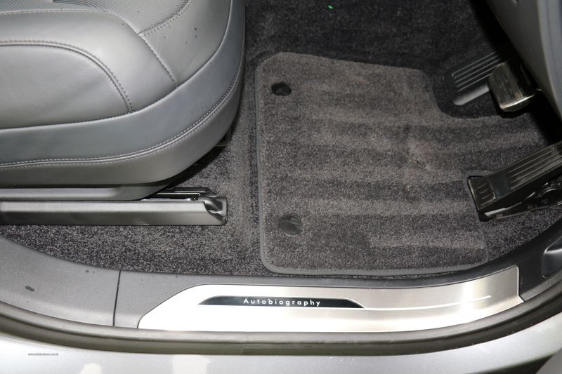 Range Rover 4.4 P530 V8 Autoboigraphy