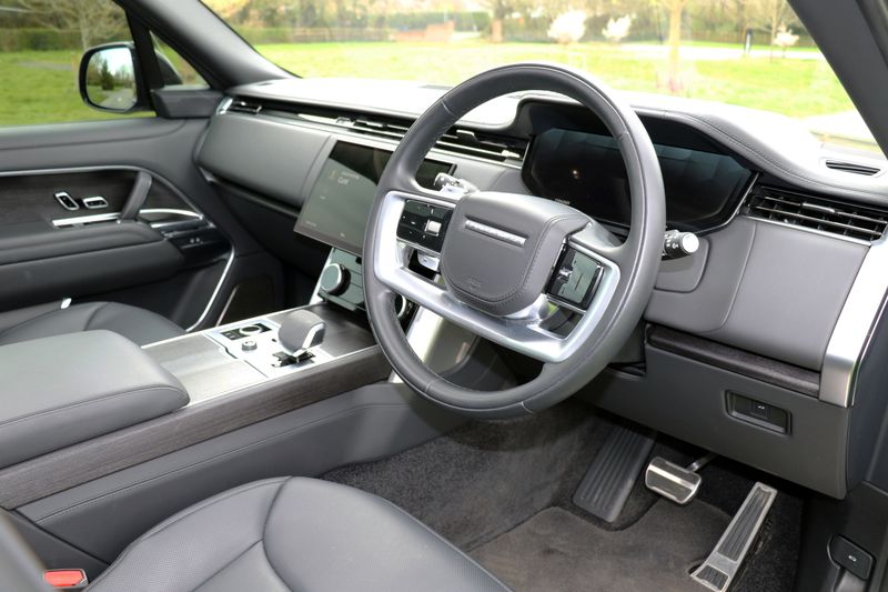 Range Rover 4.4 P530 V8 First Edition