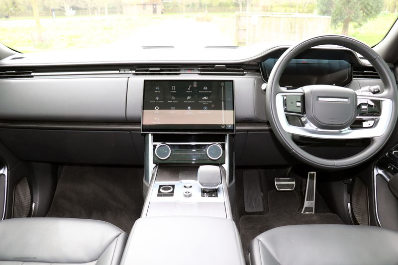 Range Rover 4.4 P530 V8 First Edition