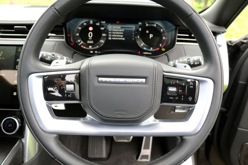 Range Rover 4.4 P530 V8 First Edition