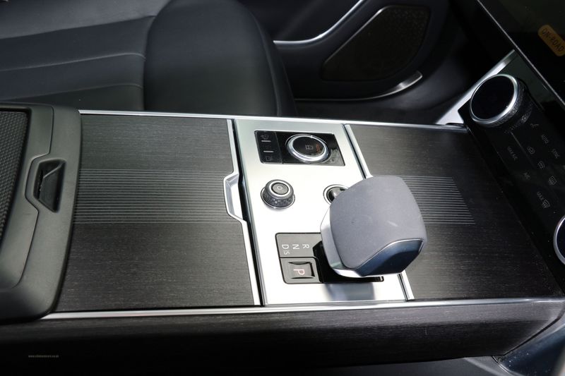 Range Rover 4.4 P530 V8 First Edition