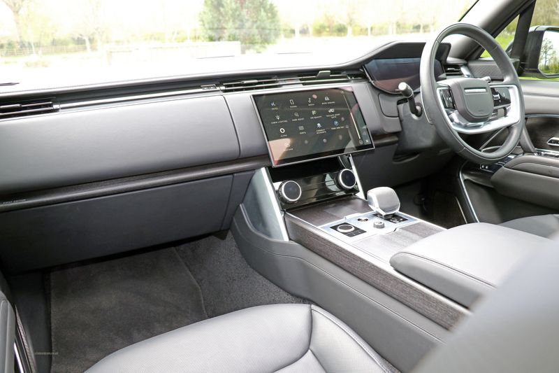 Range Rover 4.4 P530 V8 First Edition