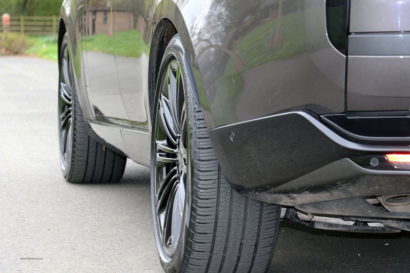 Range Rover 4.4 P530 V8 First Edition