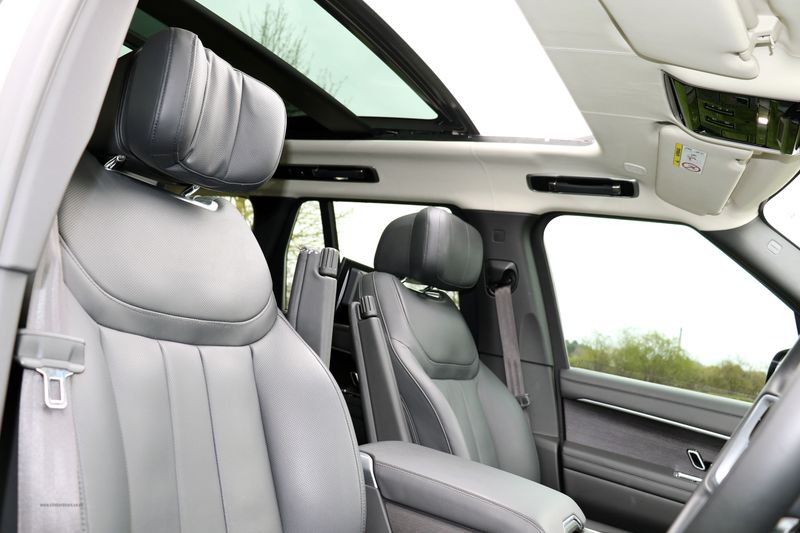 Range Rover 4.4 P530 V8 First Edition