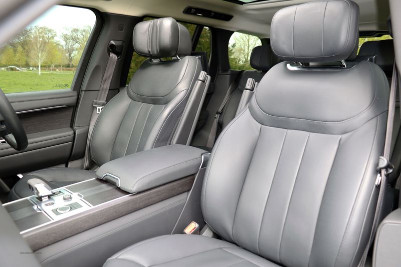 Range Rover 4.4 P530 V8 First Edition