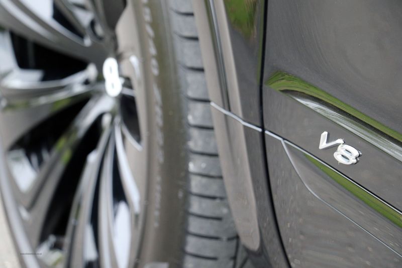 Bentley Bentayga V8 First Edition