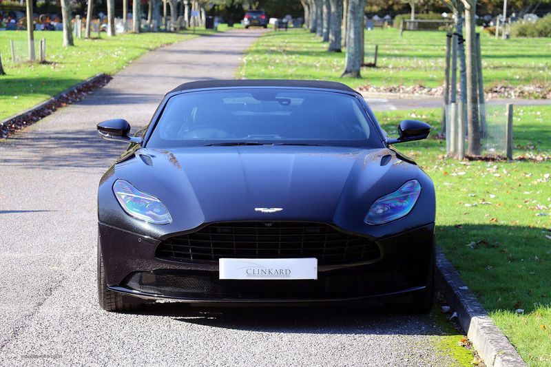 Aston Martin DB11 V8 Volante