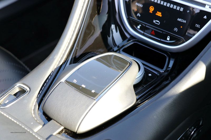 Aston Martin DB11 V8 Volante