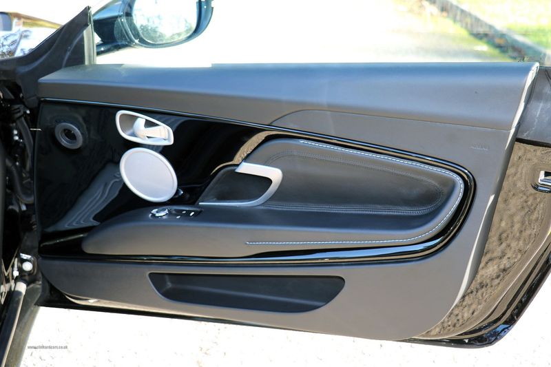 Aston Martin DB11 V8 Volante