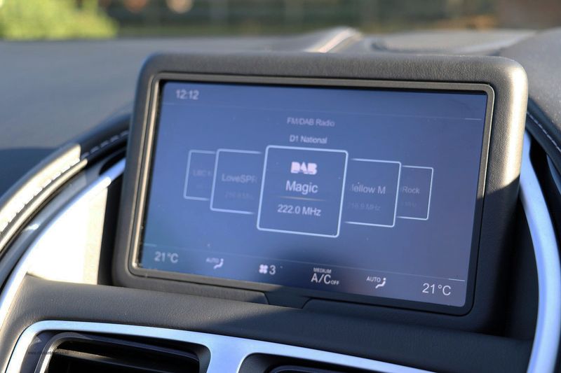 Aston Martin DB11 V8 Volante