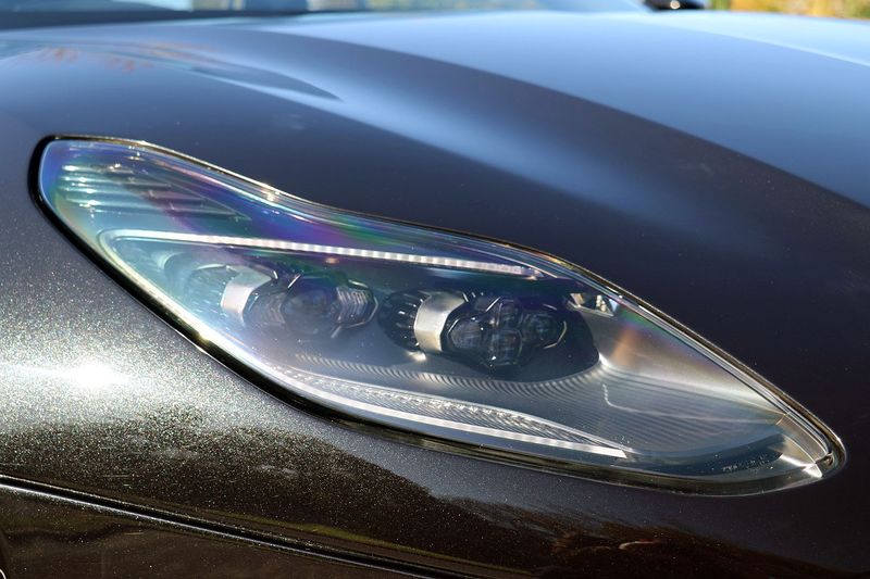 Aston Martin DB11 V8 Volante