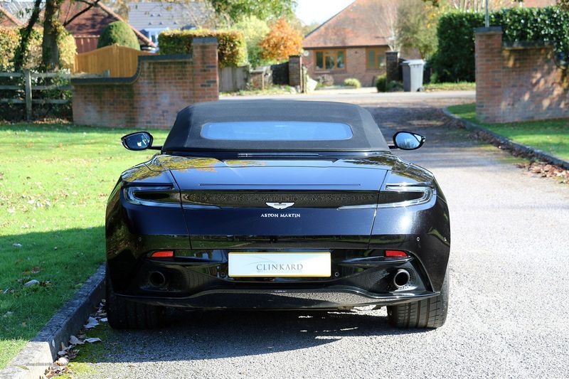 Aston Martin DB11 V8 Volante