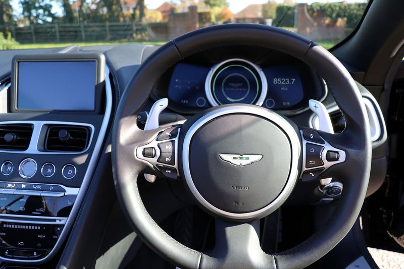 Aston Martin DB11 V8 Volante