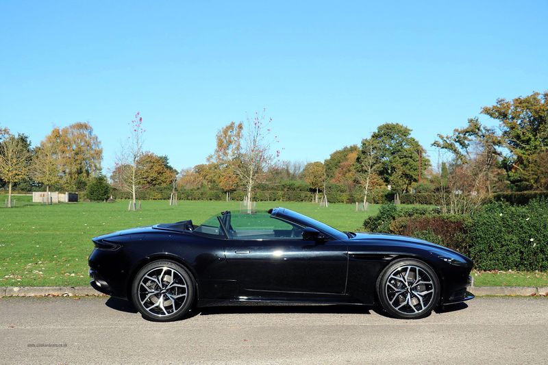 Aston Martin DB11 V8 Volante