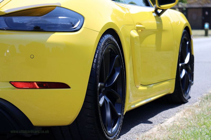 Porsche 718 Cayman GT4 PDK