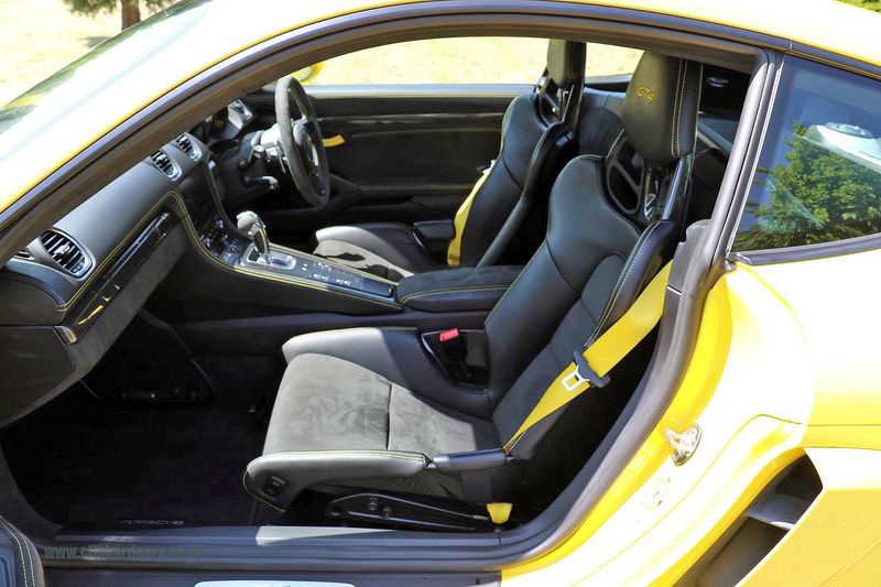 Porsche 718 Cayman GT4 PDK