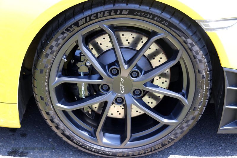 Porsche 718 Cayman GT4 PDK