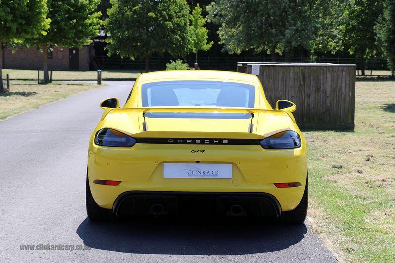 Porsche 718 Cayman GT4 PDK