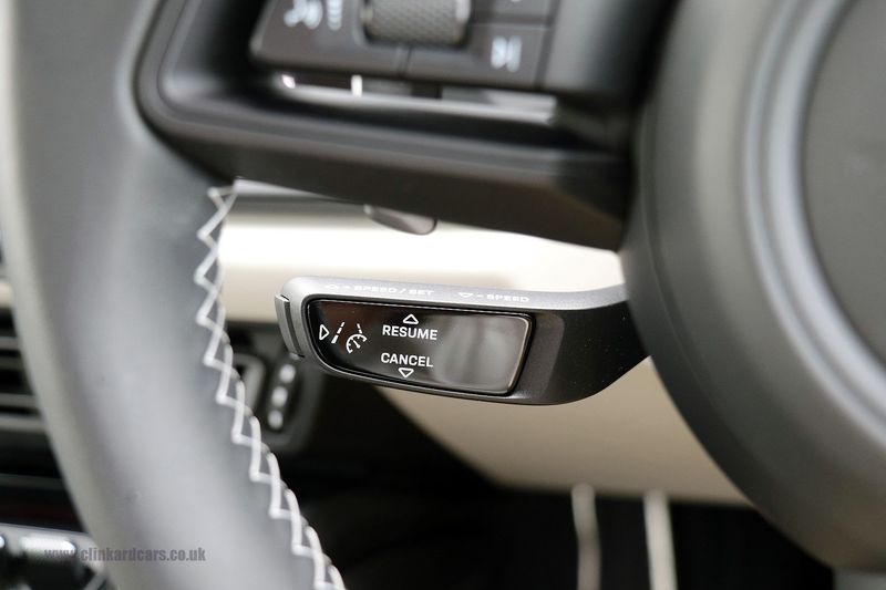 Porsche 992 GT3 Touring PDK