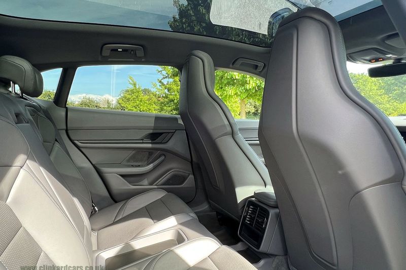 Porsche Taycan 4 Cross Turismo Performance Plus 93.4kWh with 11kW Charger