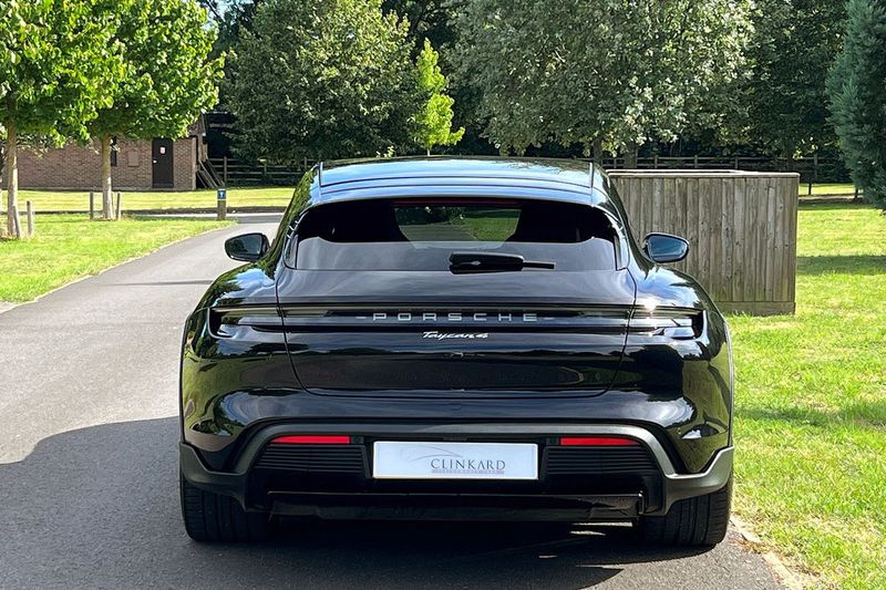 Porsche Taycan 4 Cross Turismo Performance Plus 93.4kWh with 11kW Charger