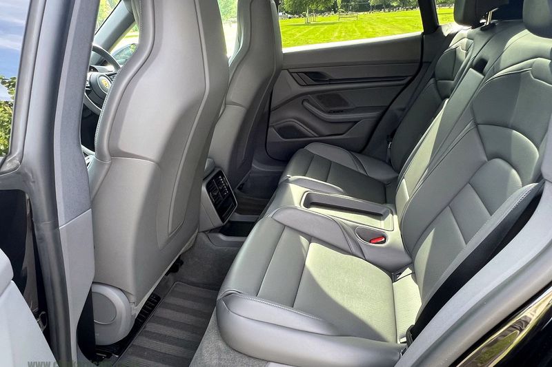 Porsche Taycan 4 Cross Turismo Performance Plus 93.4kWh with 11kW Charger