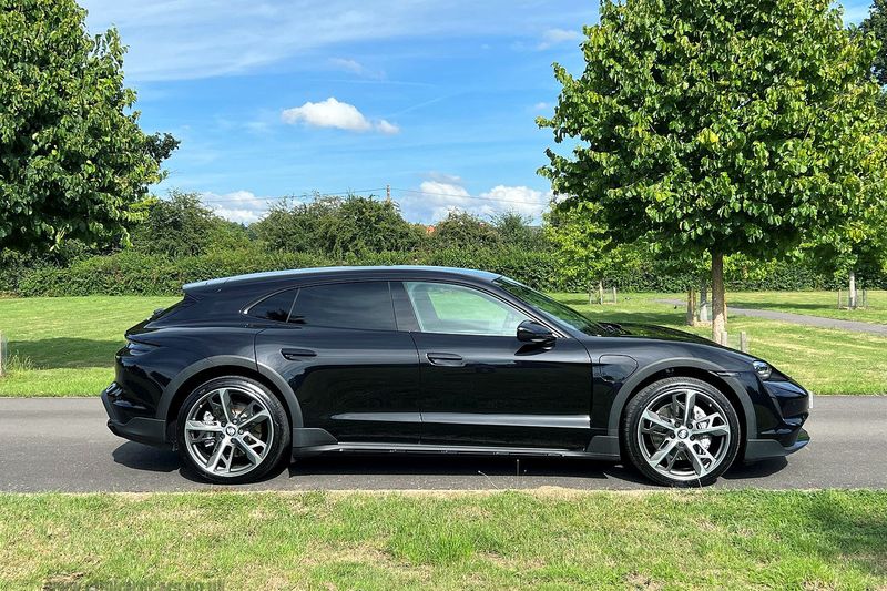 Porsche Taycan 4 Cross Turismo Performance Plus 93.4kWh with 11kW Charger
