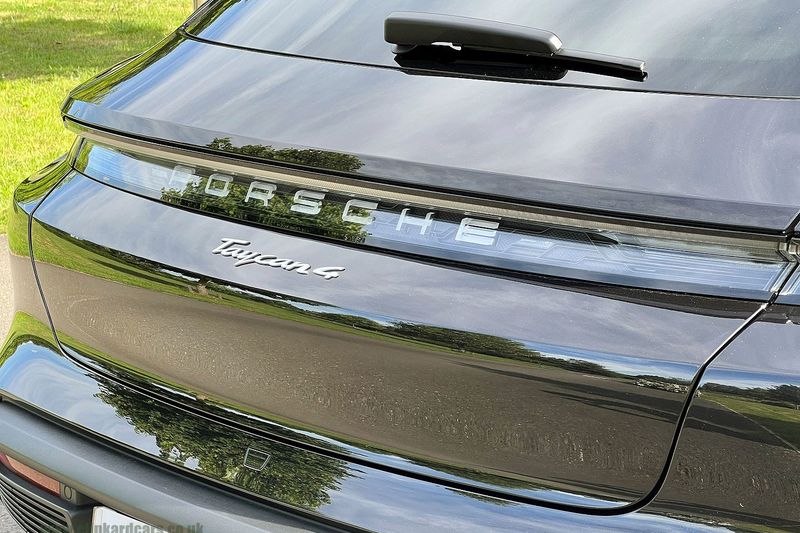 Porsche Taycan 4 Cross Turismo Performance Plus 93.4kWh with 11kW Charger