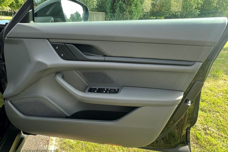 Porsche Taycan 4 Cross Turismo Performance Plus 93.4kWh with 11kW Charger