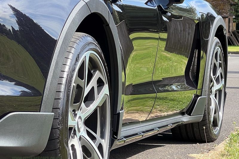 Porsche Taycan 4 Cross Turismo Performance Plus 93.4kWh with 11kW Charger