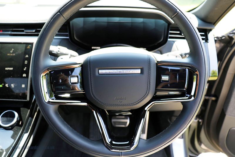 Range Rover Sport D300 Dynamic SE