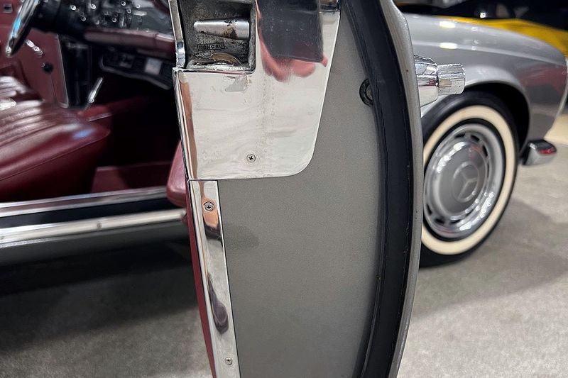 Mercedes Benz 280SL 'Pagoda'