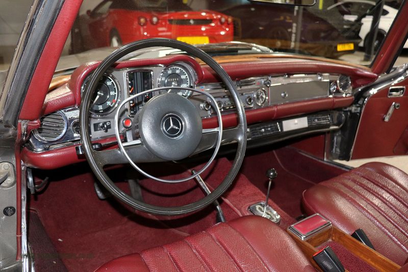 Mercedes Benz 280SL 'Pagoda'