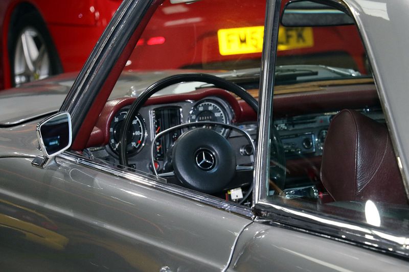 Mercedes Benz 280SL 'Pagoda'