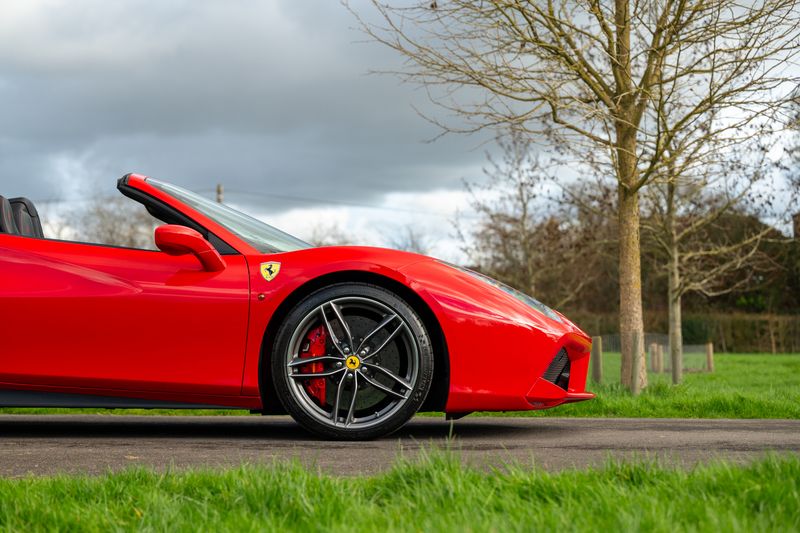 Ferrari 488 Spider DCT