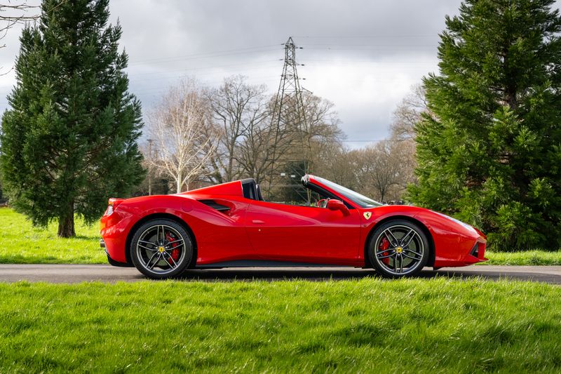 Ferrari 488 Spider DCT