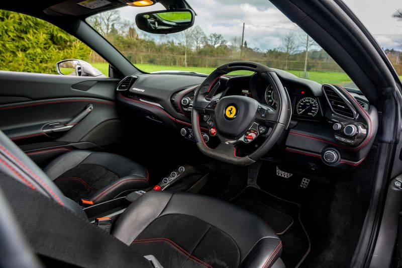 Ferrari 488 3.9T V8 GTB F1 DCT
