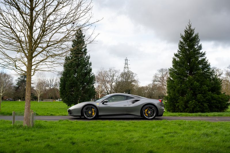 Ferrari 488 3.9T V8 GTB F1 DCT