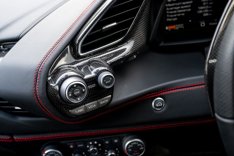 Ferrari 488 3.9T V8 GTB F1 DCT