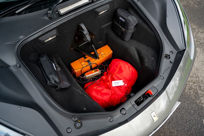 Ferrari 488 3.9T V8 GTB F1 DCT