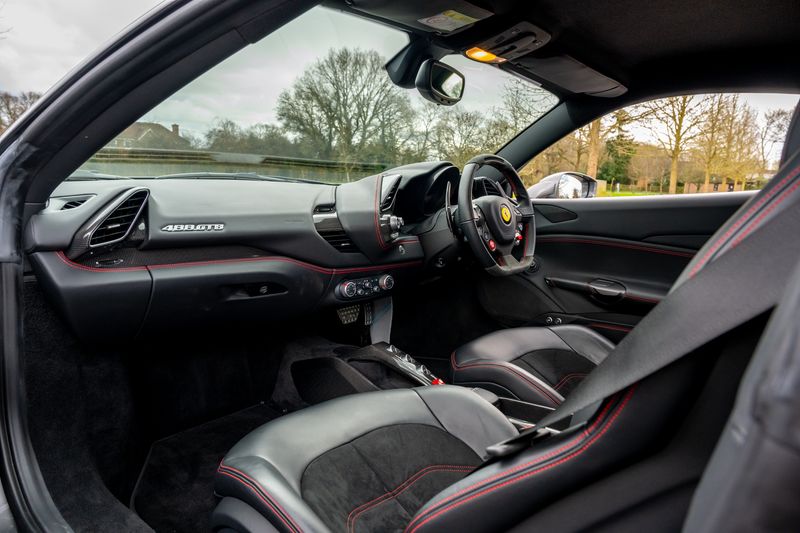 Ferrari 488 3.9T V8 GTB F1 DCT