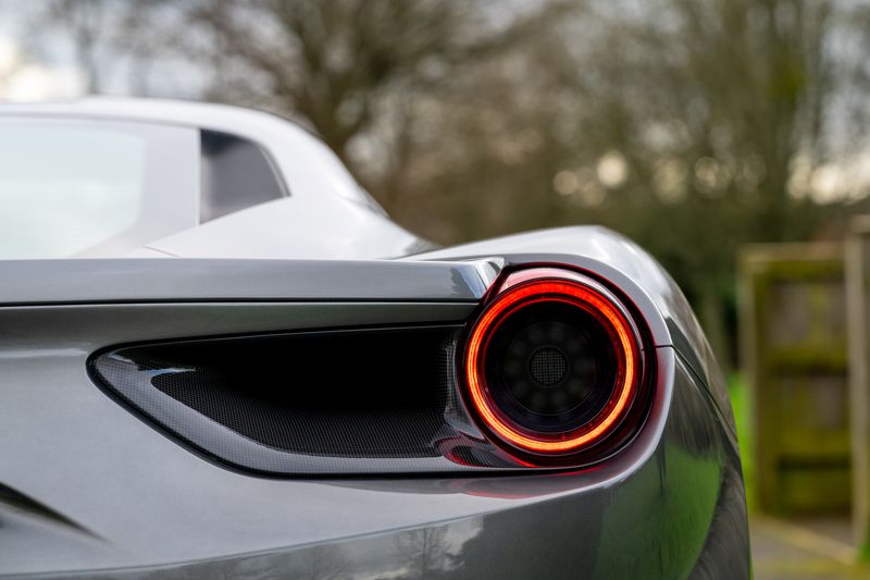 Ferrari 488 3.9T V8 GTB F1 DCT