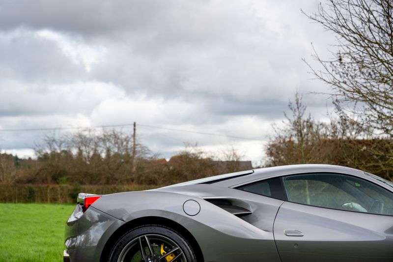 Ferrari 488 3.9T V8 GTB F1 DCT