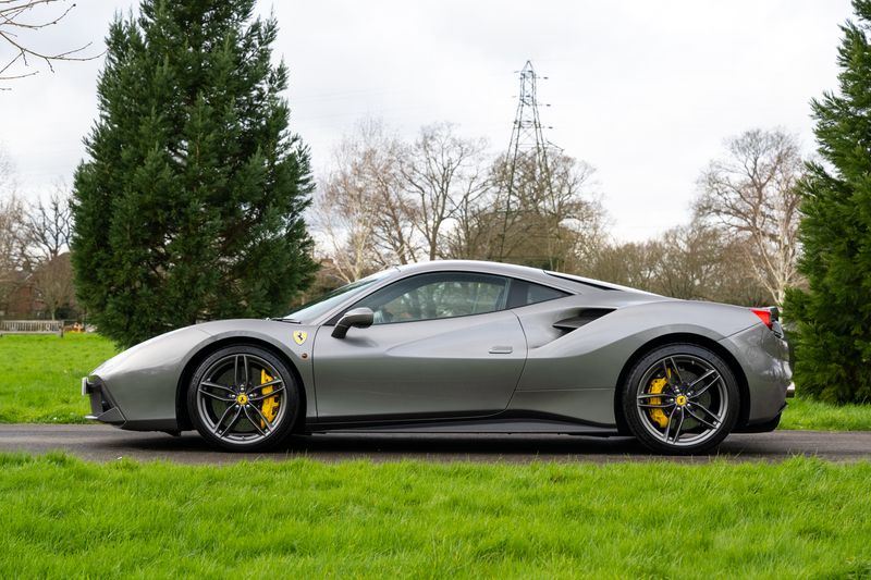 Ferrari 488 3.9T V8 GTB F1 DCT