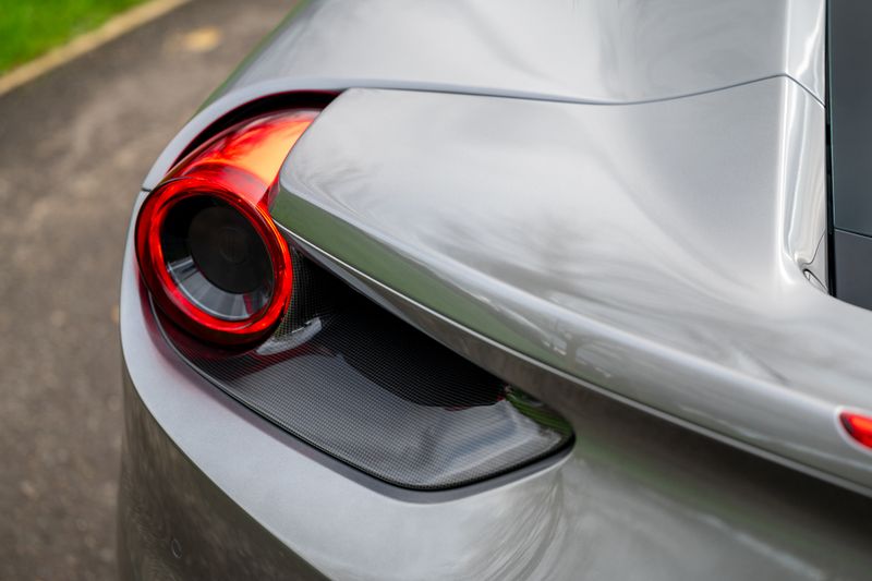 Ferrari 488 3.9T V8 GTB F1 DCT