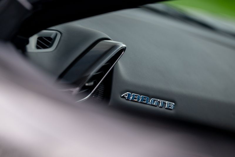 Ferrari 488 3.9T V8 GTB F1 DCT