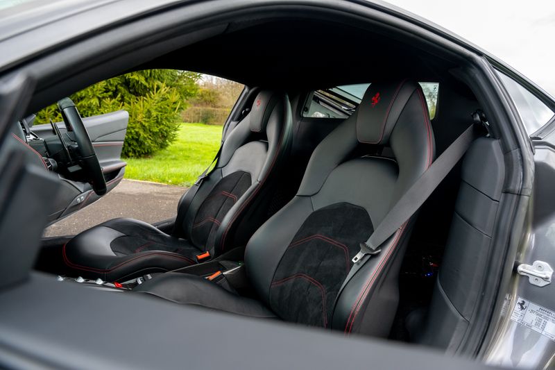 Ferrari 488 3.9T V8 GTB F1 DCT