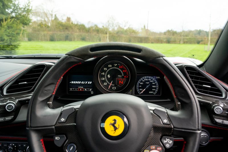 Ferrari 488 3.9T V8 GTB F1 DCT