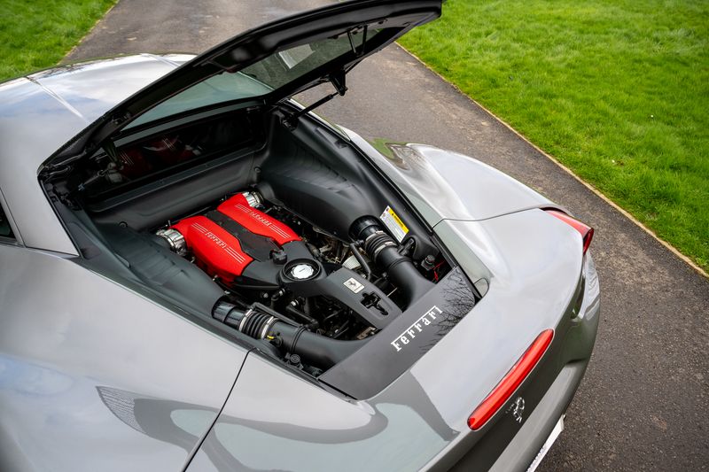 Ferrari 488 3.9T V8 GTB F1 DCT