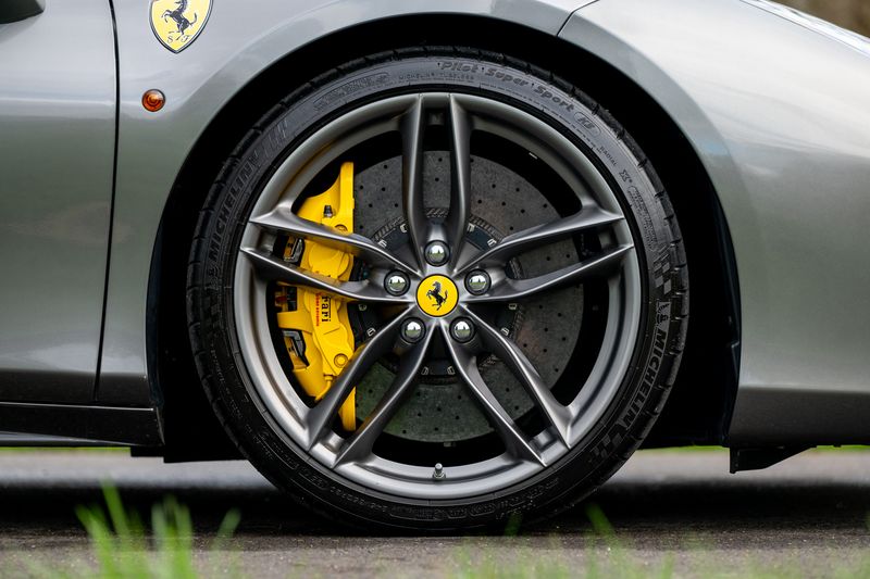 Ferrari 488 3.9T V8 GTB F1 DCT